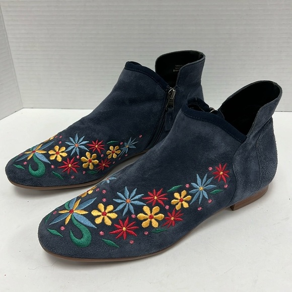Bernardo Francine Embroidered Suede Ankle Boots Size 8.5 - Picture 1 of 8